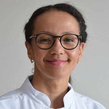 Portraitfoto von Frau Dr. Obaje, Urologie am Neumarkt