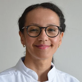 Portraitfoto von Frau Dr. Obaje, Urologie am Neumarkt